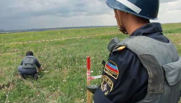 Саперы МЧС ДНР за сутки обезвредили 50 неразорвавшихся снарядов | Русская весна