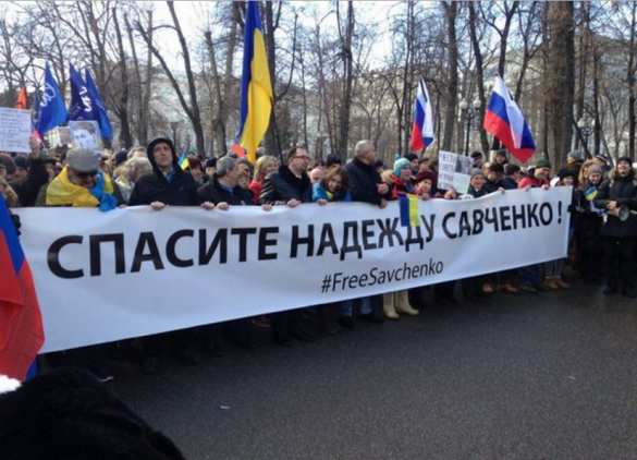 На марше Немцова российские либералы пели гимн Украины и требовали свободу Савченко (ФОТО, ВИДЕО) | Русская весна