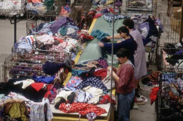 На Западной Украине магазины «секонд-хенд» удвоили продажи (ВИДЕО) | Русская весна