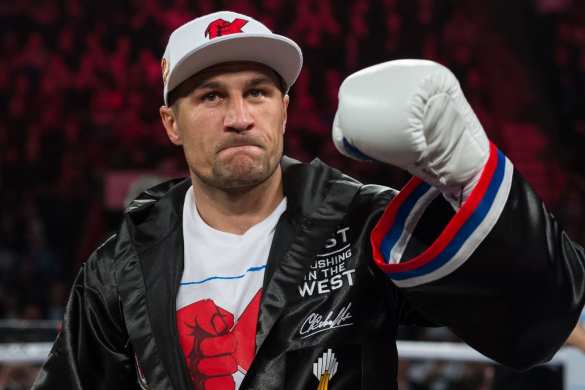 Поцеловал женщину и бросался деньгами: российского боксёра сняли с рейса в США (ФОТО) | Русская весна