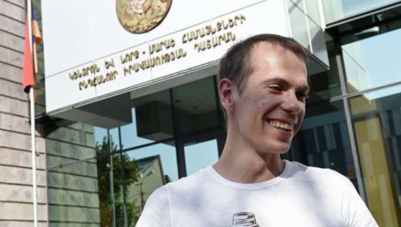 Россиянин, экстрадиции которого требовали в США, вылетел из Армении в Москву | Русская весна