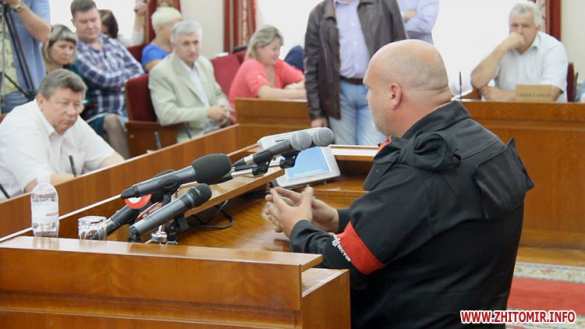 Житомир: Правый сектор и самооборона Майдана выдавливают главврача областной больницы за принадлежность к Партии регионов (видео) | Русская весна