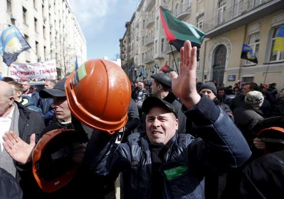 Аваков заявляет о первых задержаниях среди митингующих шахтеров | Русская весна