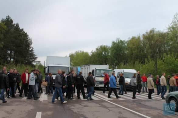Шахтеры перекрыли дорогу возле моста через Западный Буг на границе Волыни и Львовщины (ВИДЕО+ФОТО) | Русская весна