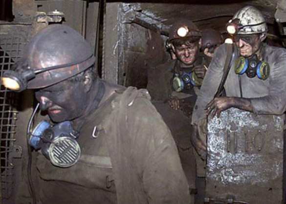 В Львовской области шахтеры вышли на митинг, требуя зарплату | Русская весна