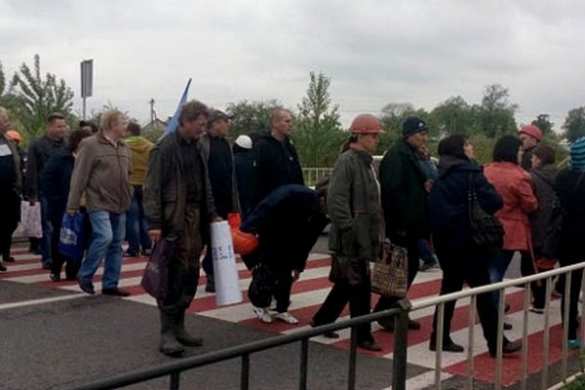 В Львовской области шахтёры требовали выплаты зарплаты, перекрыв автотрассу | Русская весна