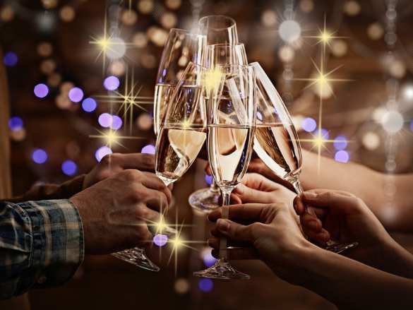 Только бокал шампанского? Что говорят врачи об алкоголе на Новый год | Русская весна