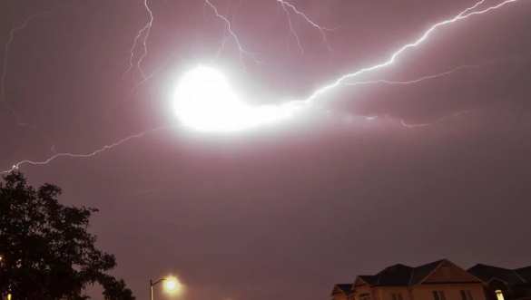 Шаровая молния влетела в дом на Украине и взорвалась (ФОТО) | Русская весна