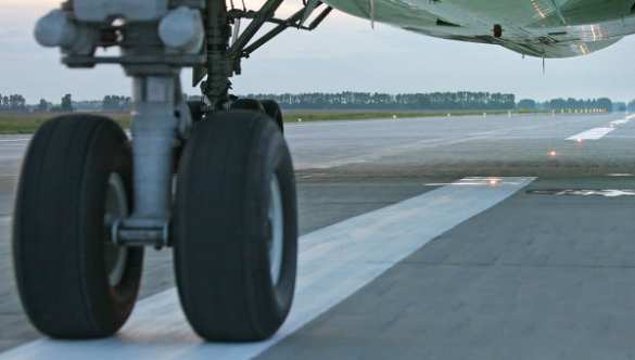 Boeing 777 задел Ан-26 перед взлетом в аэропорту Хабаровска | Русская весна