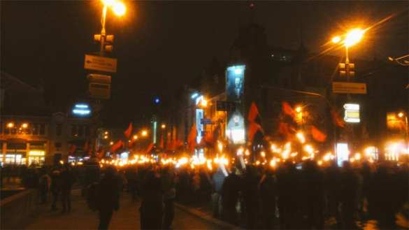 Фашисты требуют вернуть Бандере звание «Герой Украины» (видео) | Русская весна