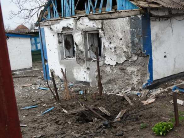 ВСУ обстреляли село Коминтерново недалеко от Широкино | Русская весна