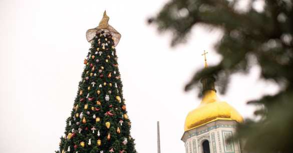С главной ёлки Украины пообещали снять «странную» шляпу | Русская весна