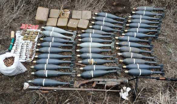 Под Луганском обнаружен крупный «схрон» с оружием и боеприпасами (ФОТО, ВИДЕО) | Русская весна