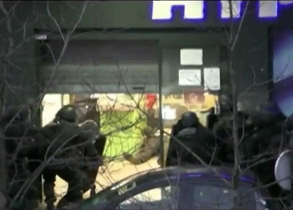 Спецназ расстрелял в упор террориста, захватившего заложников в еврейском супермаркете в Париже (видео) | Русская весна