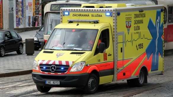 Чешский десантник травмировал женщину с ребенком, приземлившись на них (ВИДЕО) | Русская весна