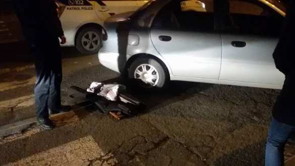 Типичная Украина: в Киеве на улице нашли две снайперские винтовки (ФОТО) | Русская весна