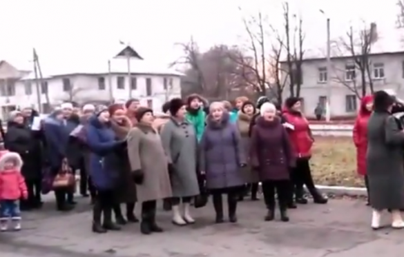 Донбасс поёт: Снежное присоединилось к песенному флешмобу (ВИДЕО) | Русская весна