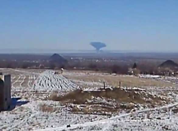 Ополченцы точечным ударом взорвали склад боеприпасов в Дебальцево (видео) | Русская весна