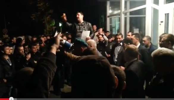 Шахтеры поднимаются — на шести шахтах Луганской обл. началась забастовка с политическими требованиями, бастующие ворвались в здание администрации (видео) | Русская весна