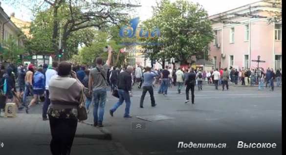 Молния: толпа заезжих боевиков и местных «ультрас» идет на Куликово поле сносить палатки одесского «анти-майдана» | Русская весна