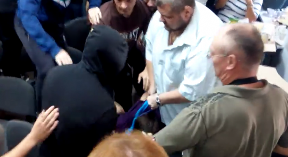 Новости паноптикума: охрана Ляшко избивает телеведущего, а телеведущий вызывает Ляшко на дуэль (ВИДЕО) | Русская весна