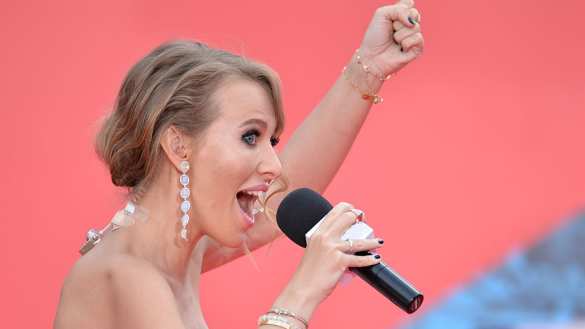 «Политика политикой, а сезон корпоративов пропускать нельзя»: Собчак провела вечеринку у сторонников Путина (ФОТО) | Русская весна