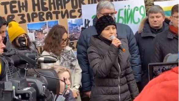 «"95 Кварталу" ржачно, потому что Украина — как немецкая порноактриса»: националистка Федына устроила шоу у стен ГБР (ВИДЕО) | Русская весна