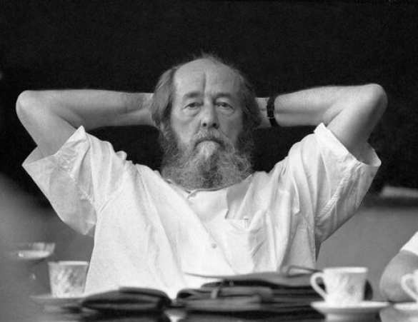 Во Владивостоке хотят снести памятник Солженицыну (ФОТО) | Русская весна