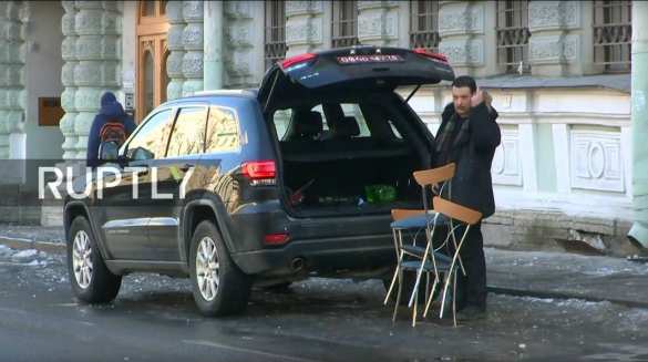 Злой дипломат США не смог сдержать гнев из-за закрытия консульства и попытался оскорбить россиян (ВИДЕО) | Русская весна