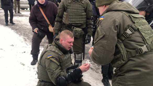Неонацист подстрелил полицейского из наградного пистолета от Авакова | Русская весна