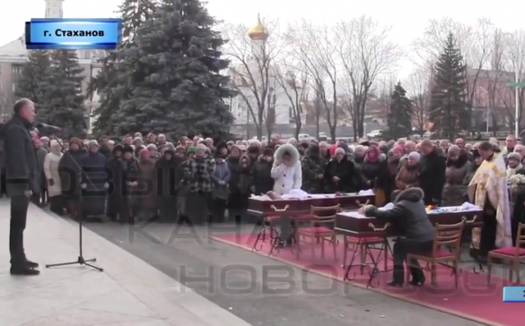 Стаханов под обстрелом. Казачья гвардия прощается со своими героями (видео) Стаханов под обстрелом, Казачья Гвардия простилась с двумя героями (видео) | Русская весна