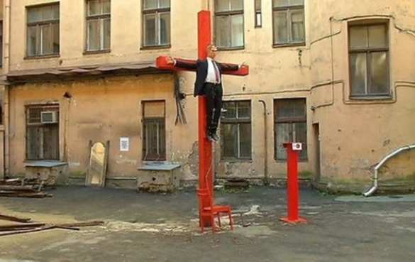 Адские шпроты: в Риге распяли статую Путина | Русская весна