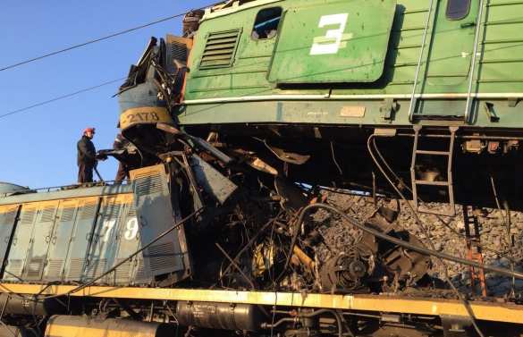 На Украине столкнулись два локомотива, есть погибшие (ФОТО) | Русская весна