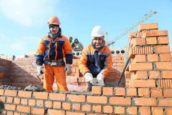 Гуманитарные организации помогают восстановлению разрушенного обстрелами частного сектора ДНР | Русская весна