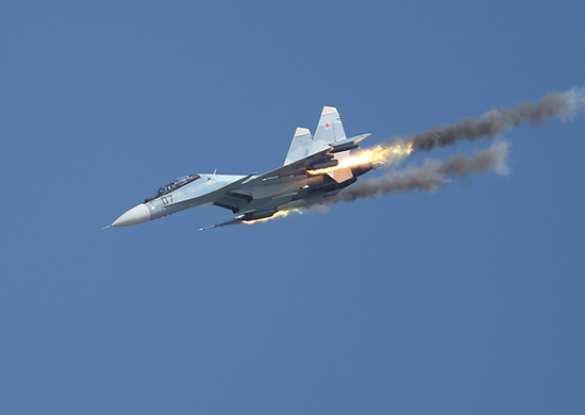 Су-30СМ точным попаданием утопил корабль (ВИДЕО) | Русская весна