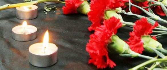 Жители Донецка возлагают цветы в знак скорби по погибшим в Керчи (ФОТО, ВИДЕО) | Русская весна