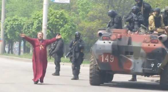 «Миротворец» призвал стрелять в православных священников на Донбассе | Русская весна