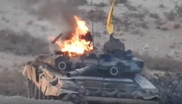 СРОЧНО: Горящий танк Т-90 в Сирии — ИГИЛ публикует кадры из провинции Алеппо (ВИДЕО) | Русская весна