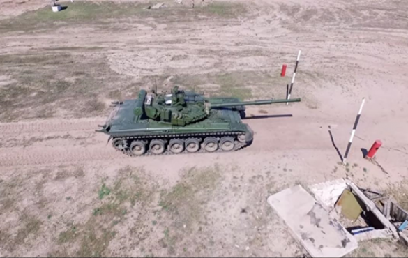 «Украина надеется раздавить ополчение массированным ударом бронетехники», — об отправке танков Т-80 в Донбасс | Русская весна