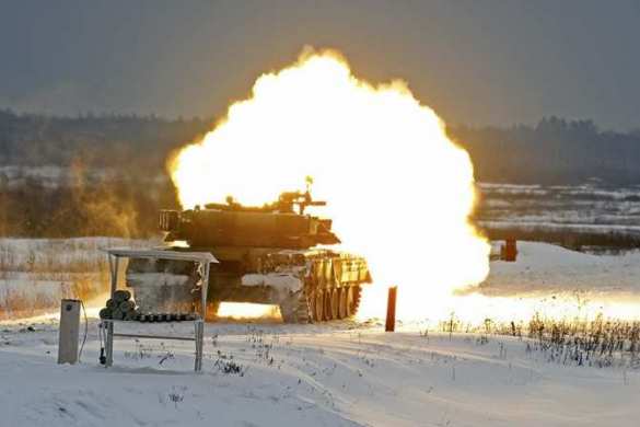 Сводка: захвачены склады боеприпасов ВСУ, уничтожено 130 бойцов ВСУ, 5 танков, 1 БМП, 5 САУ, 4 грузовика, 6 минометов и склад с БК | Русская весна