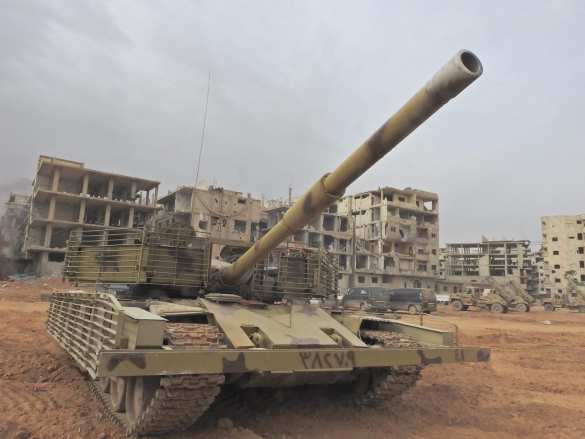 Шокирующие кадры: Снаряд взорвался около танка и военкоров «Русской Весны» во время съёмки боёв в Дамаске (ВИДЕО) | Русская весна