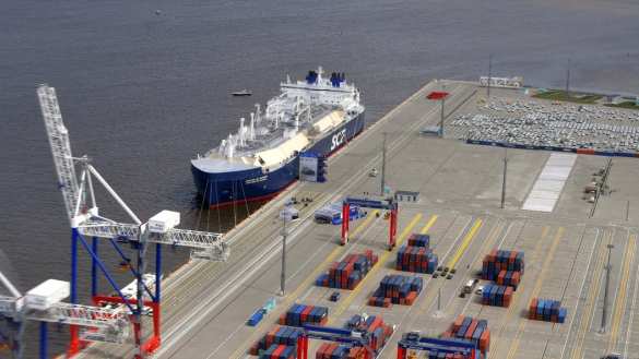 Танкер с российским газом для США развернулся в Атлантике и взял курс на Испанию  | Русская весна