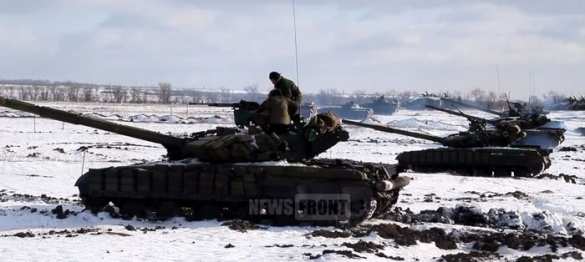 Враг не пройдет: в ЛНР начались масштабные учения недалеко от линии фронта (видео) | Русская весна