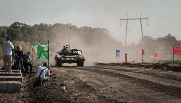 Моторола «сбежал из плена» ИГИЛ в Сирии и посетил первые в истории ДНР танковые соревнования: рев моторов и трофейная бронетехника — репортаж (ФОТО+ВИДЕО) | Русская весна