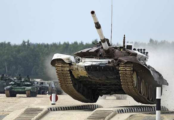 Российские военные победили в «Танковом биатлоне» на АрМИ-2018 (ВИДЕО) | Русская весна