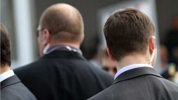 Патриоты в шоке: «участника войны с Россией» жёстко «опустила» охрана депутата из «Слуги народа» (ВИДЕО) | Русская весна