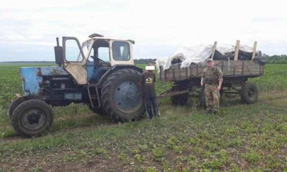 Двое украинцев везли в Россию три тонны мяса на тракторе (ФОТО) | Русская весна