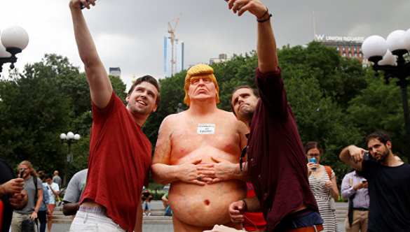 В американских городах появились статуи обнаженного Трампа (ФОТО) | Русская весна