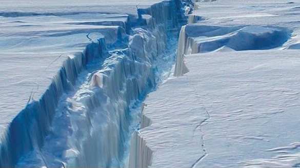 Огромную трещину в Антарктиде сняли на камеру беспилотника (ВИДЕО) | Русская весна