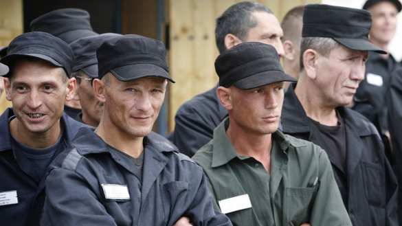 Украина закрывает тюрьмы и отправляет рецидивистов в зону «АТО», — экс-госслужащий Украины | Русская весна